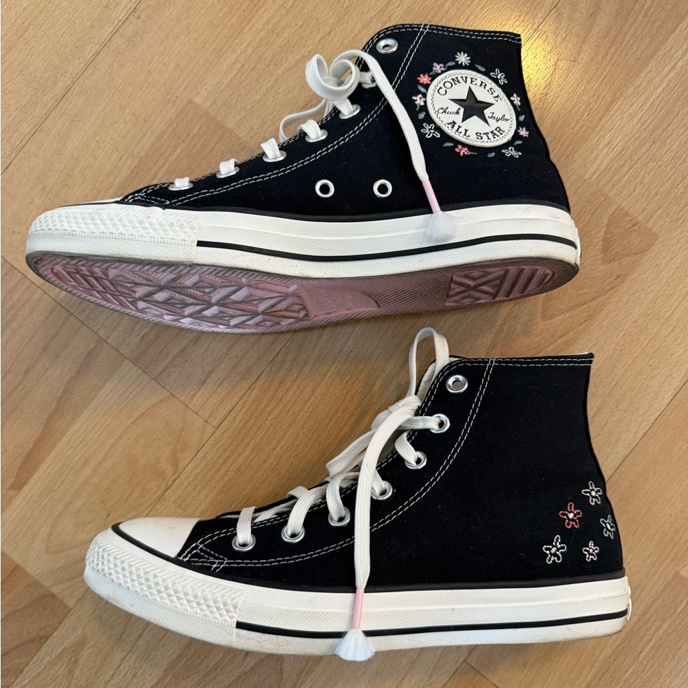 Chuck Taylor Converse Black Embroidered Little Flowers High-Tops